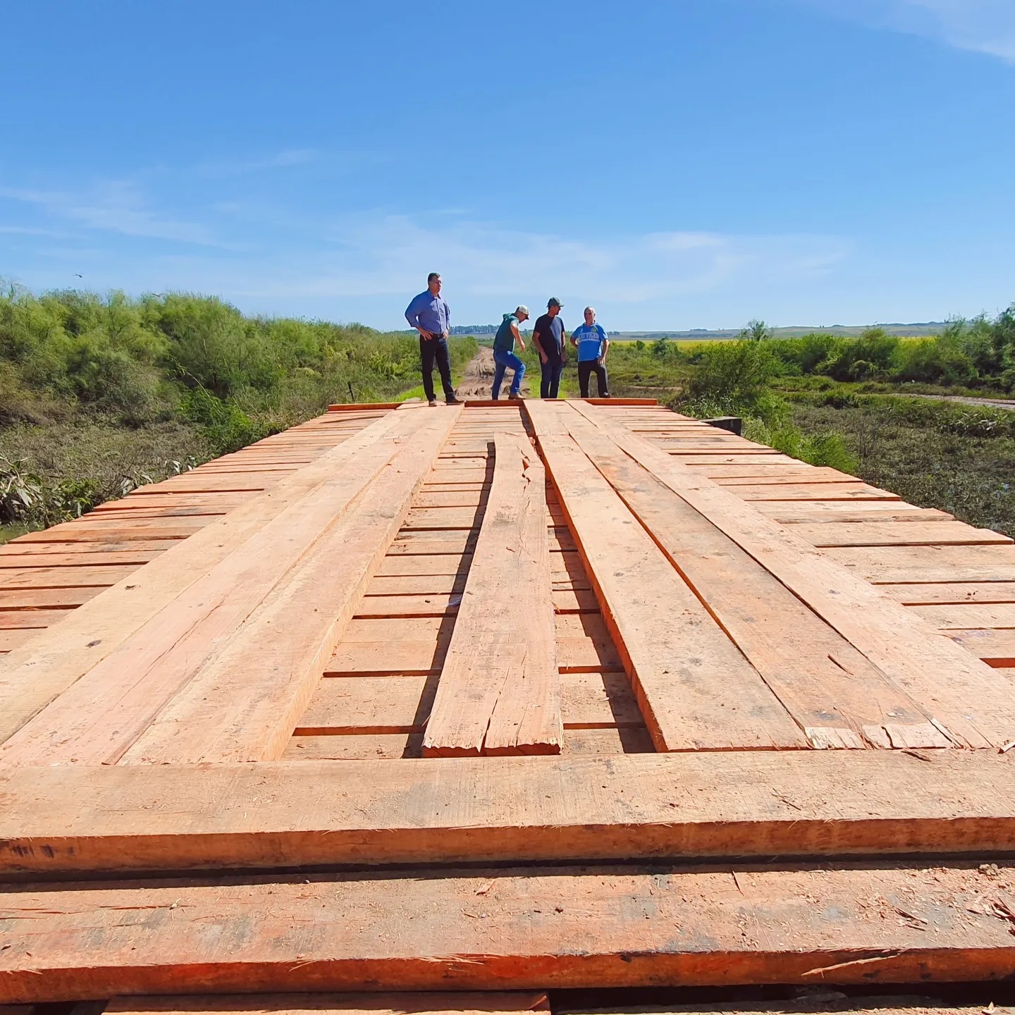 PONTE ESTÁ SENDO RECONSTRUÍDA.