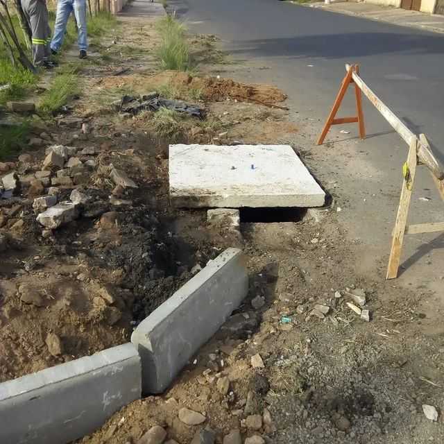 OBRAS ATENDE DEMANDAS NO BAIRRO SÃO CLEMENTE.