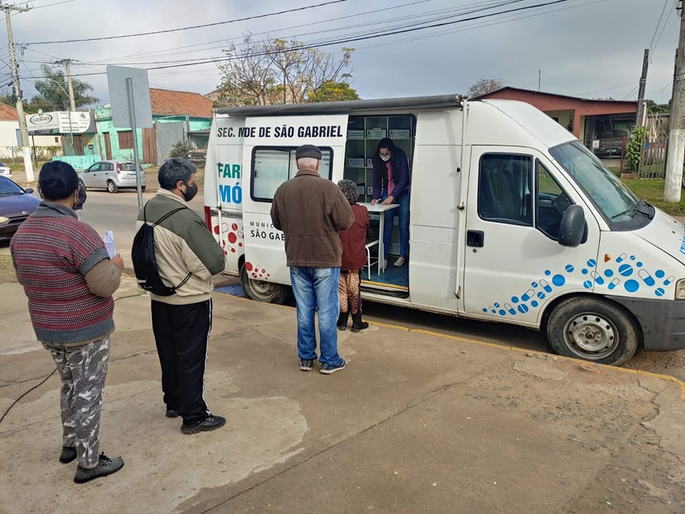 FARMÁCIA MÓVEL ATENDE NOS BAIRROS.