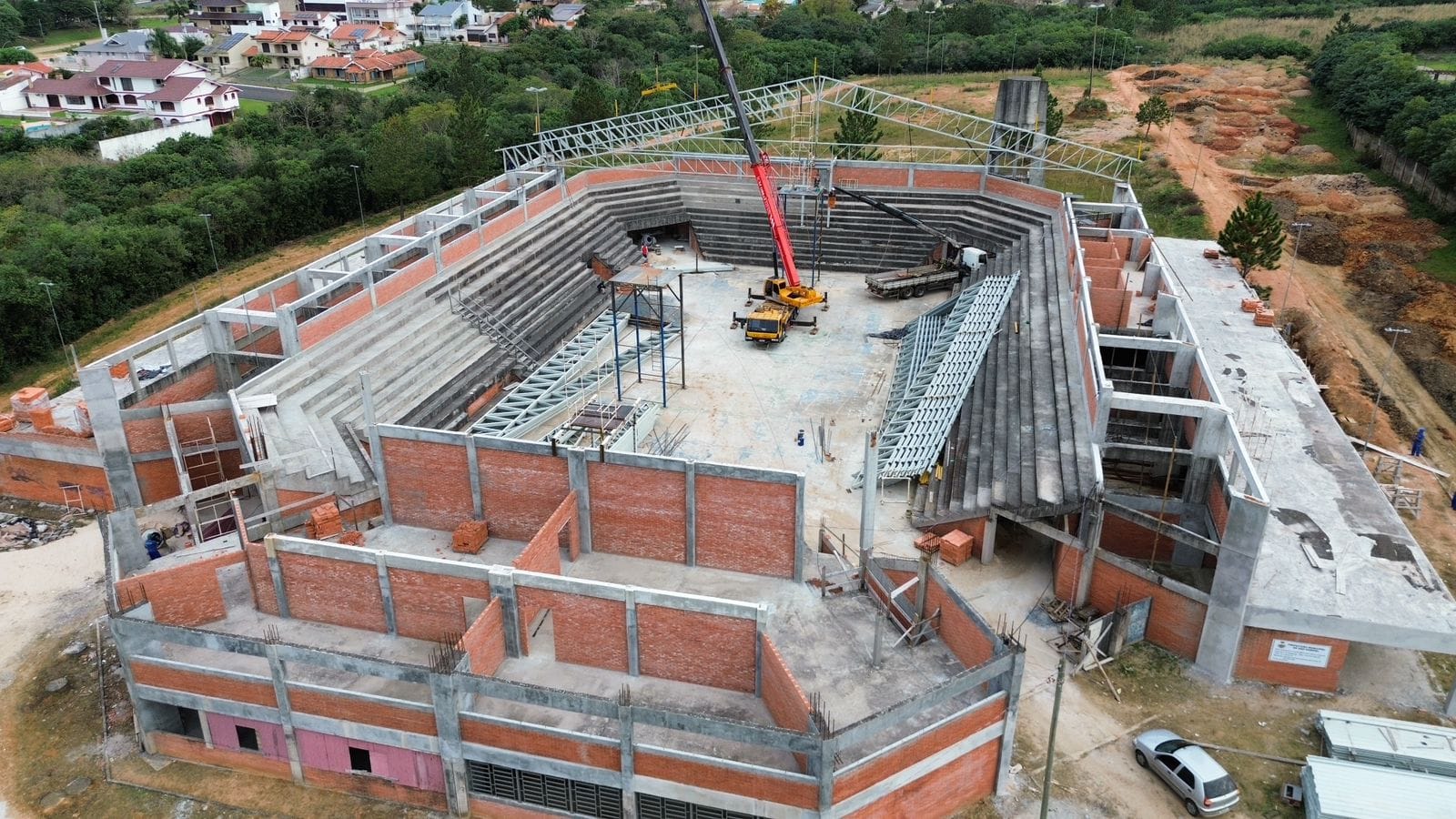 SEGUEM AS OBRAS DA ESCOLA DO ESPORTE.