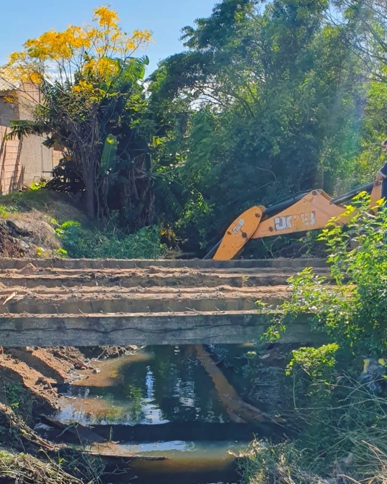 PREFEITURA RECONSTRÓI PONTILHÕES NO BAIRRO SÃO BENTO.