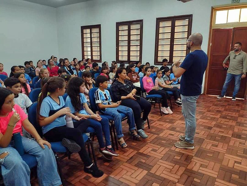 GINÁSIO SÃO GABRIEL RECEBE O PROJETO “UM PONTEIO E UMA PROSA