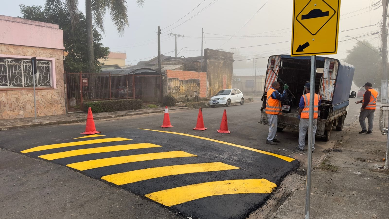 NOVOS QUEBRA-MOLAS RECEBEM PINTURAS E SINALIZAÇÕES.