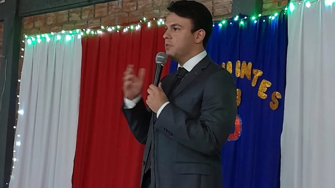 PREFEITO É PARANINFO DE FORMATURA NA ESCOLA MARECHAL DEODORO