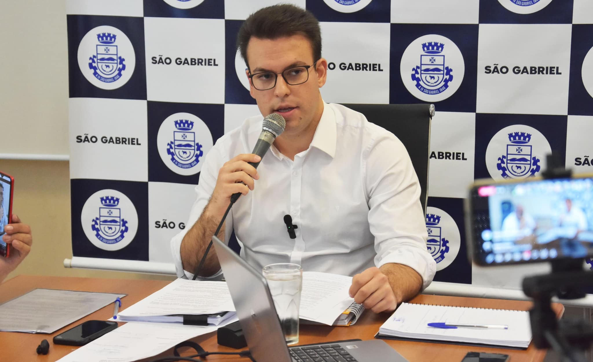 SANEAMENTO BÁSICO-PREFEITO LUCAS MENEZES ANUNCIA REDUÇÃO DA TAXA DE ESGOTO E NOVOS CRITÉRIOS DA TARIFA SOCIAL