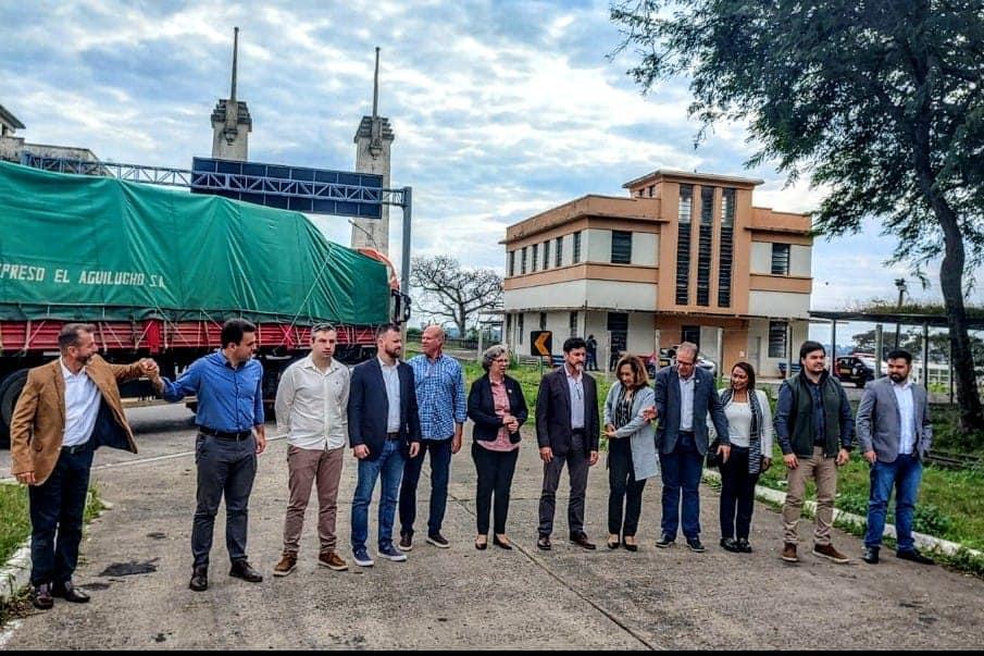 PREFEITOS REALIZAM MANIFESTAÇÃO CONTRA IMPORTAÇÃO DE ARROZ EM URUGUAIANA.