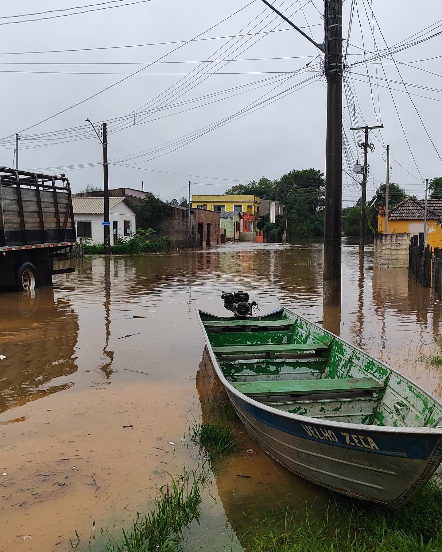 PREFEITURA DECRETA SITUAÇÃO DE EMERGÊNCIA POR CAUSA DAS ENCHENTES.