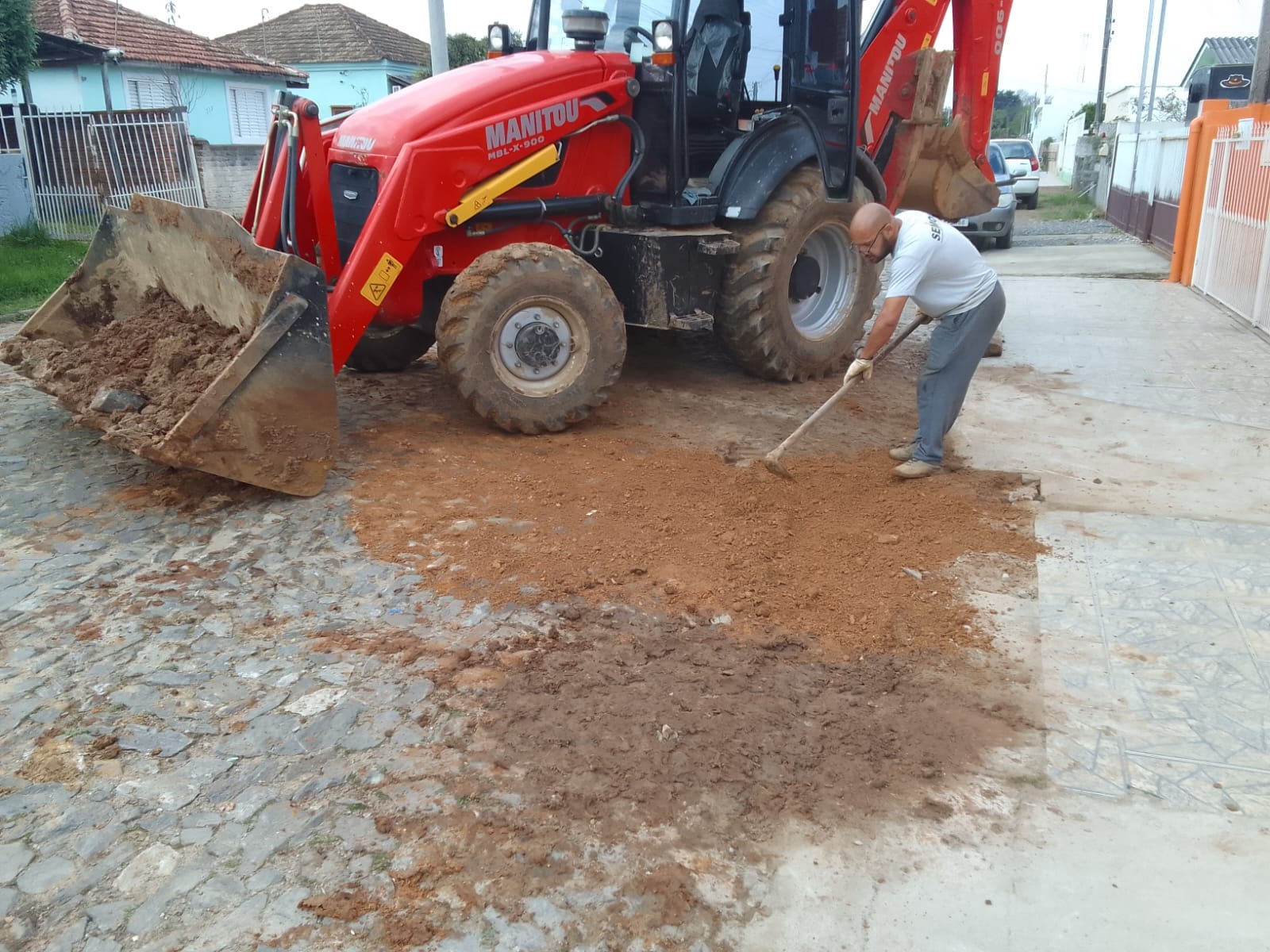 OBRAS ATENDE DEMANDAS NOS BAIRROS.