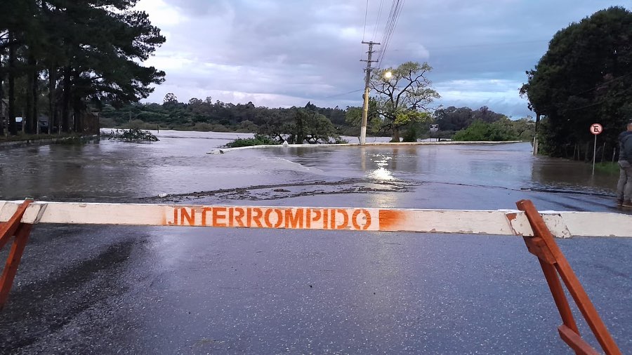 Aumenta o número de desalojados  VACACAI SOBE E IMPEDE ACESSO AO BAIRRO BOM FIM.