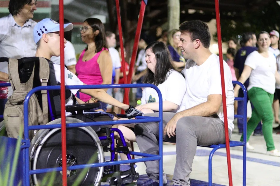 ÁREA INFANTIL DA INCLUSÃO INAUGURADA NA PRAÇA FERNANDO ABBOTT