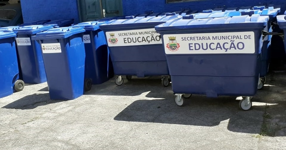 ZELADORIA -ESCOLAS MUNICIPAIS RECEBERÃO CONTEINERES PARA FACILITAR VA MANUTENÇÃO DA LIMPEZA