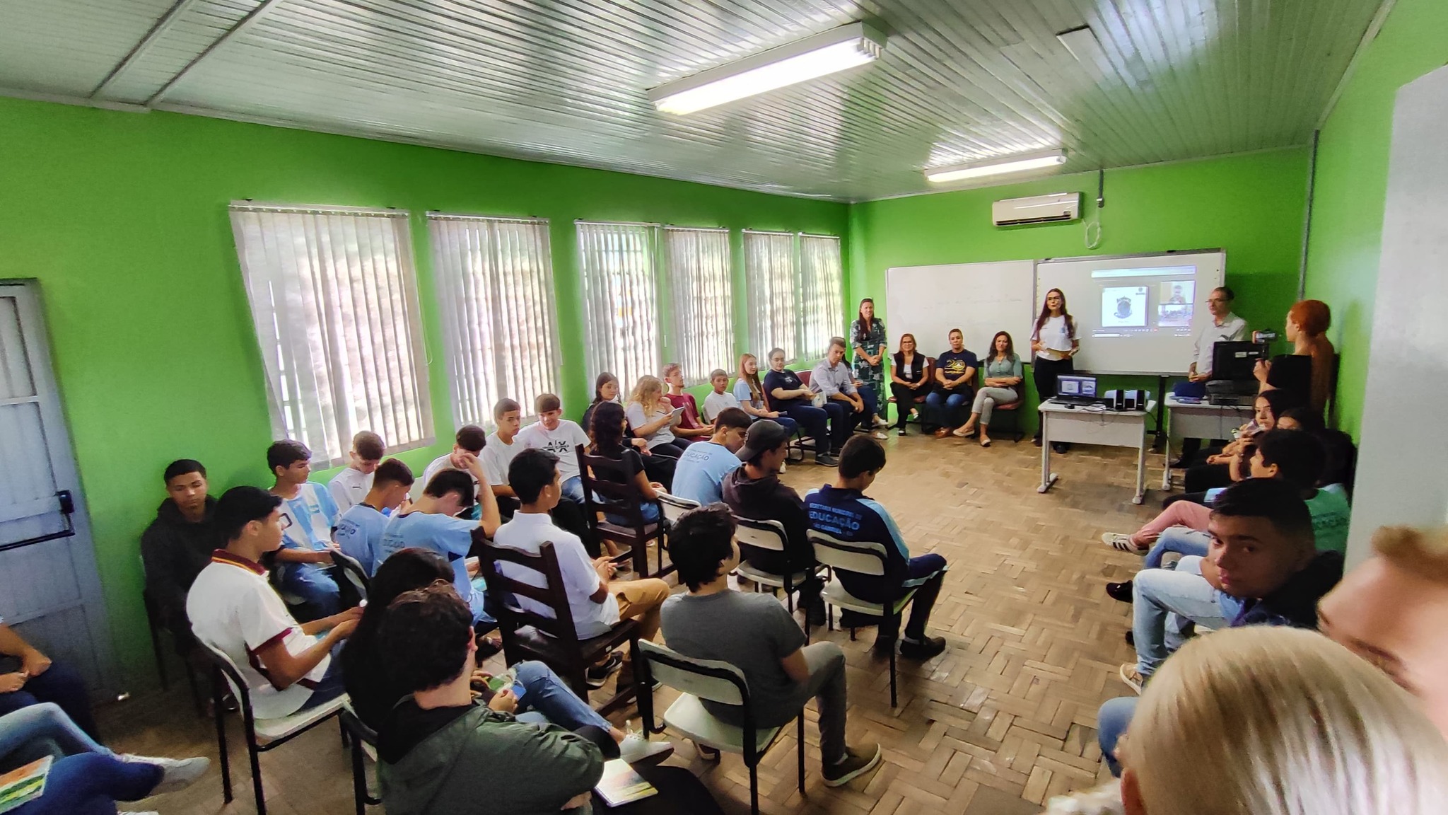 LANÇADA OFICINA DE INFORMÁTICA PARA ALUNOS DO PROGRAMA "ACELERA CIDADÃO"